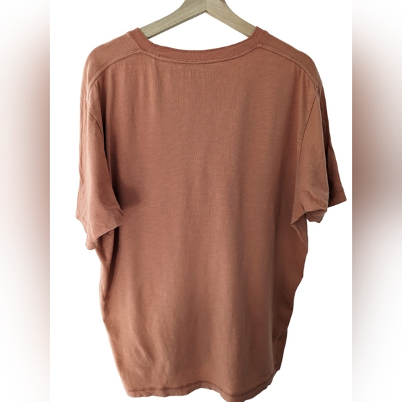 UNIQLO Men's Size L Pocket T-Shirt - Picture 2 of 2